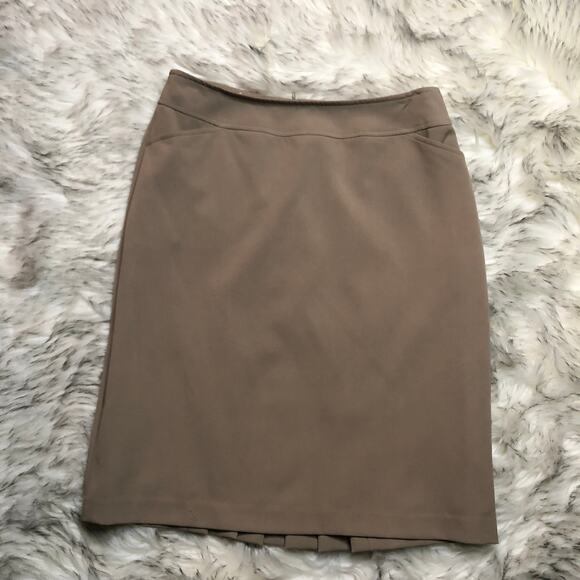 Vintage 90s Briggs New York Tan Pleated Back Hem Skirt - Picture 2 of 11
